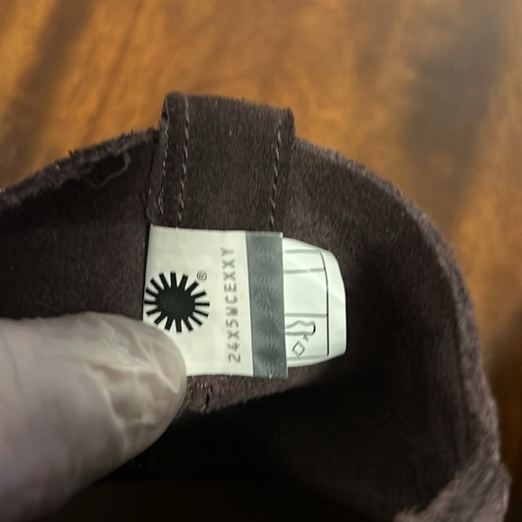 Ugg suede leather ankle boots. - Picture 8 of 12